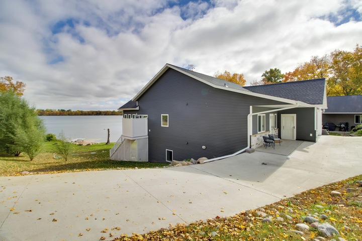 Pearl Lake Retreat w / Dock & Stunning Views!
