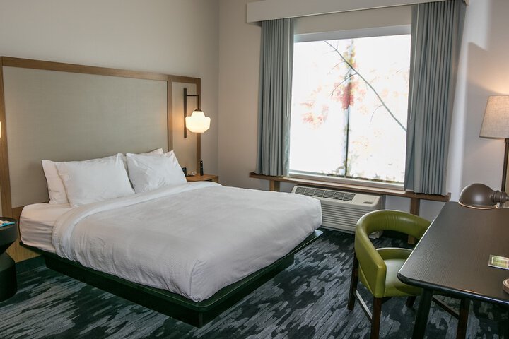 Room 10 of 26
