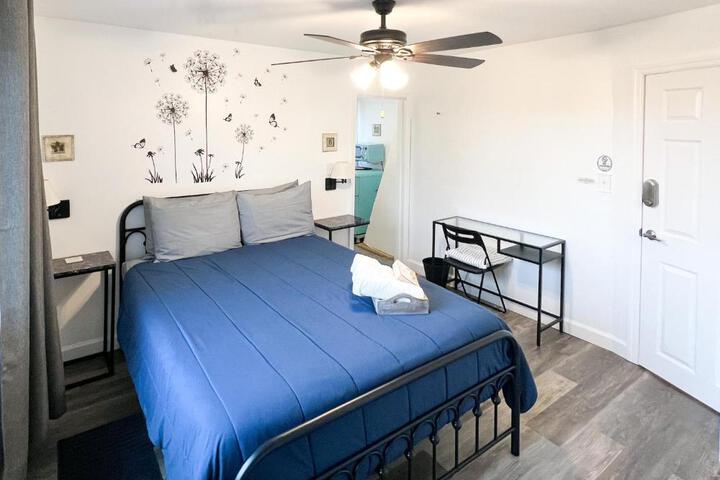 Sunny Queen bedroom feel like home!!