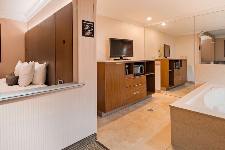 Room 13 of 28