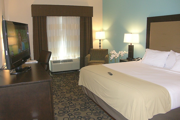 Holiday Inn Express Cleveland Northwest by IHG