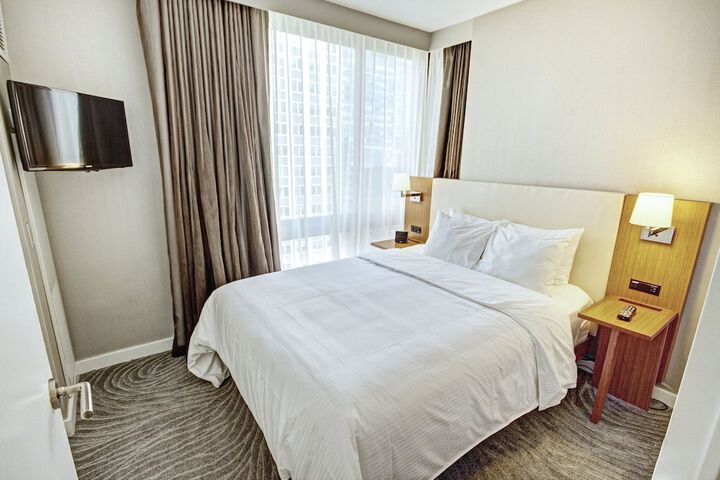 Room 33 of 82
