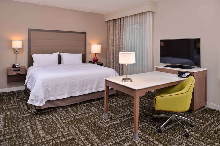 Hampton Inn & Suites Dallas Market Center