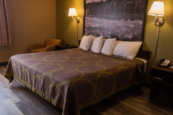 Room 15 of 19