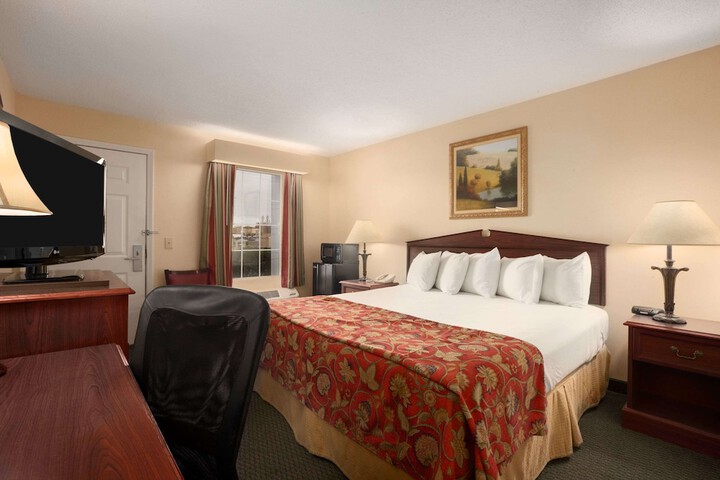 Room 9 of 15