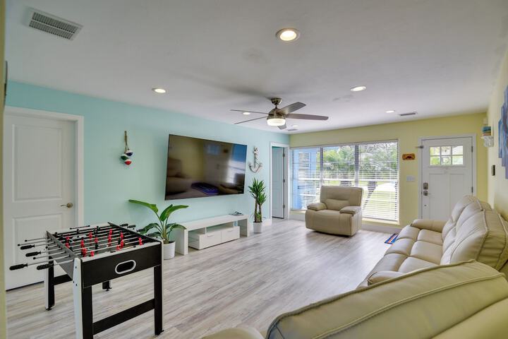 Riverfront Port Orange Home w / Dock & Slip!