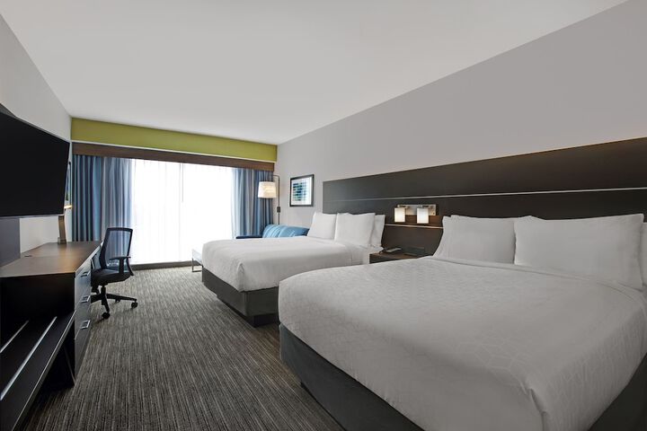 Holiday Inn Express & Suites Milwaukee - Brookfield by IHG