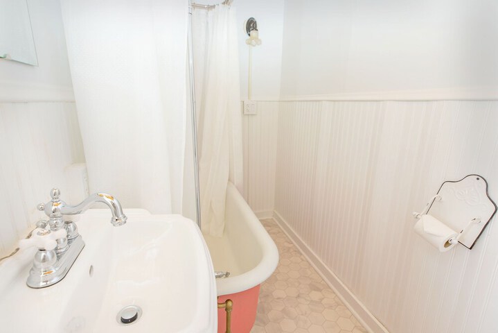 Pine Cottage Bed & Breakfast