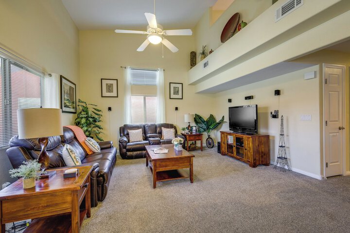 Mesquite Condo w / Community Pool & Hot Tub!