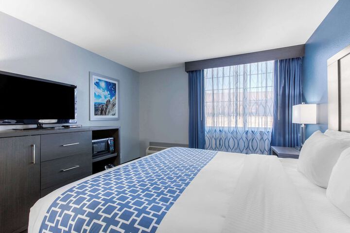 Room 32 of 61