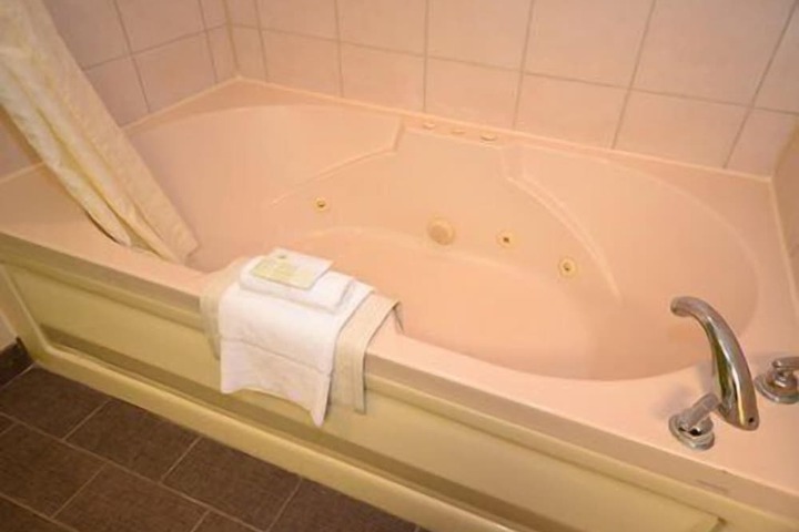 Hot Tub 57 of 59