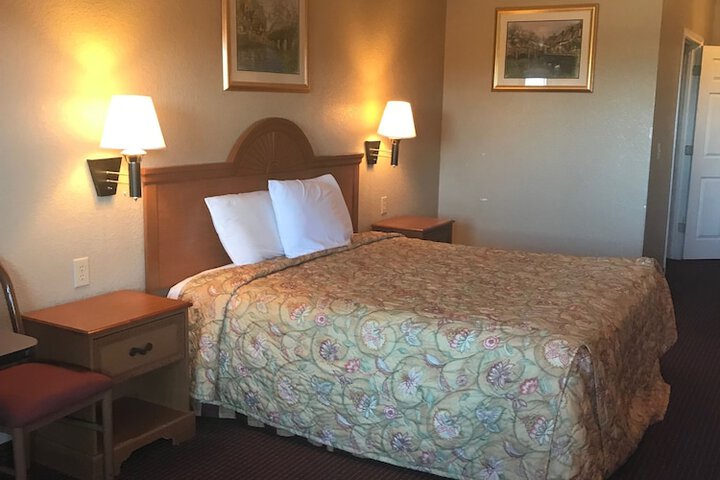 Room 15 of 30