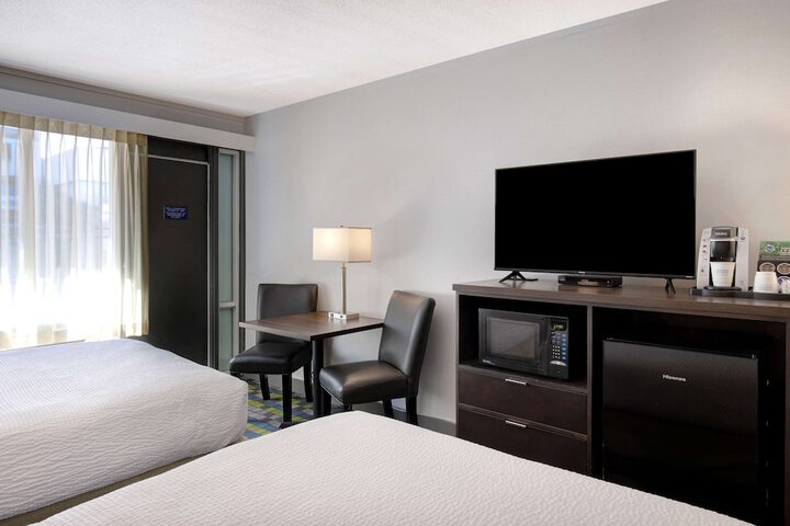 Days Inn by Wyndham Victoria Airport Sidney