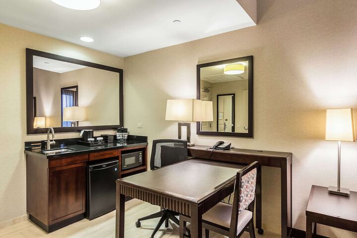 Embassy Suites Newark Airport