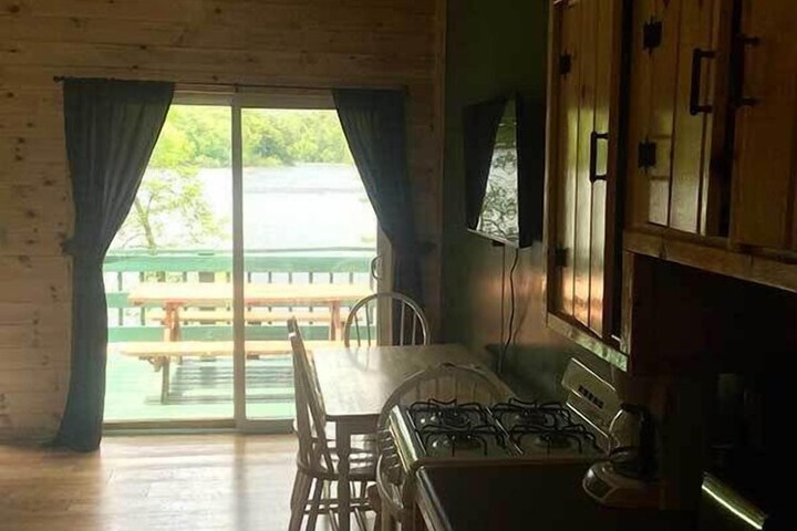 The Elms Waterfront Cottages