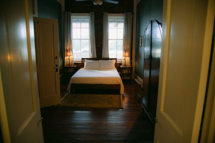 Room 23 of 87