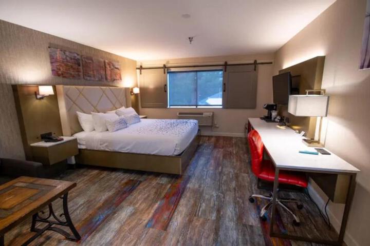 Empeiria High Sierra Hotel