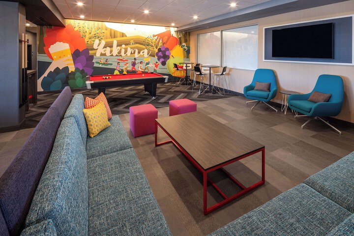 Hotel Interior 8 of 37