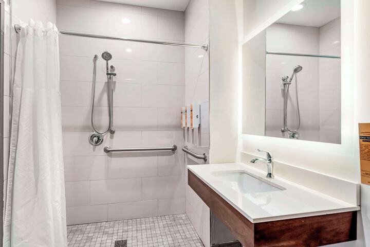 Best Western Plus Bourbonnais Hotel & Suites