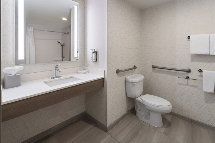 Holiday Inn Express Hotel & Suites Freeport by IHG