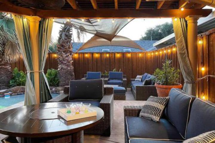 Cheerful 5 Bedroom Home with Heated Pool