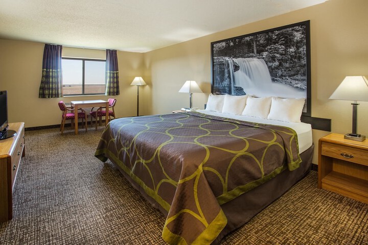 Room 8 of 14