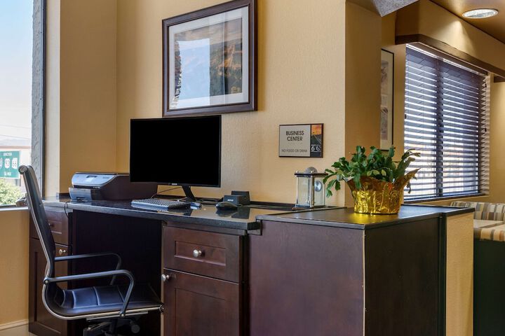 Business Center 62 of 63