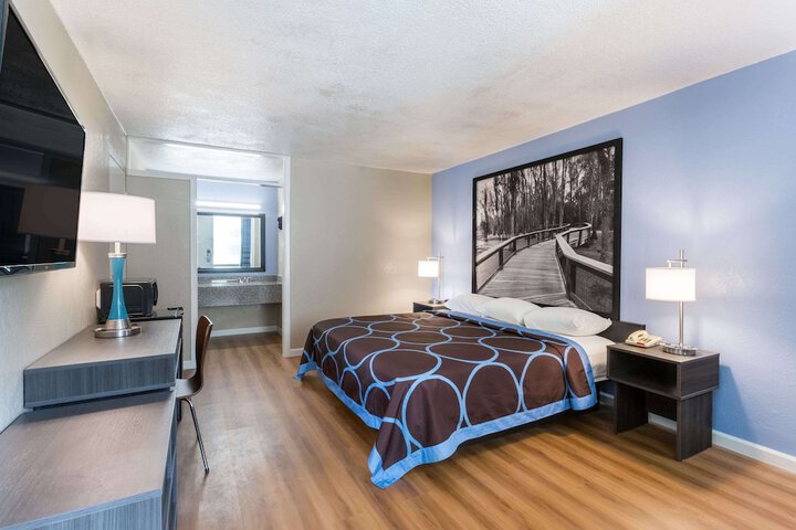 Room 18 of 22