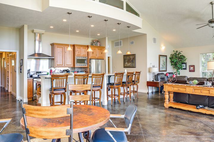 Franklin Home w / Water Views: Outdoor Dining Area!