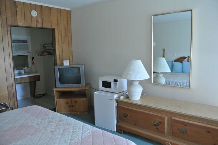RoseWood Inn
