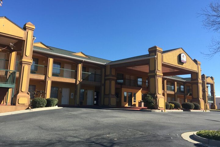 Peach State Inn & Suites