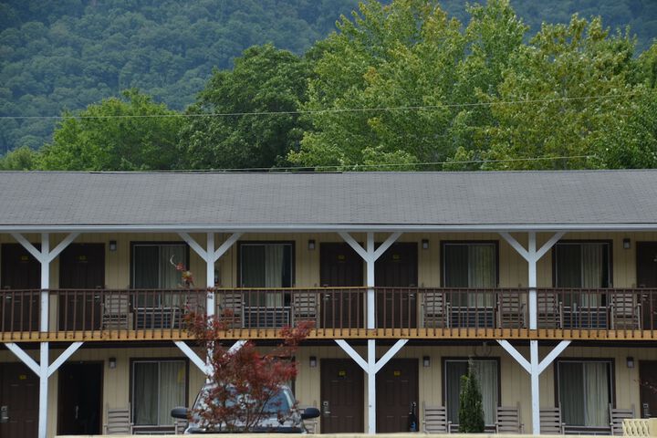 Hotel 7 of 52
