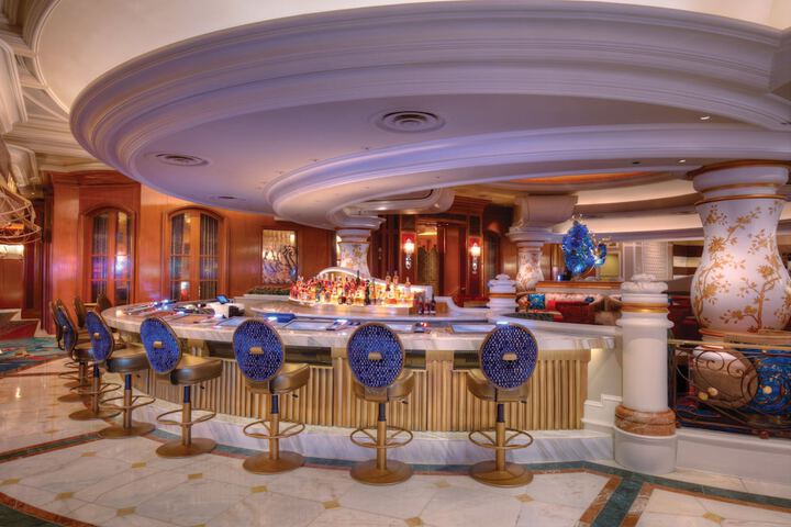 Lounge 102 of 121