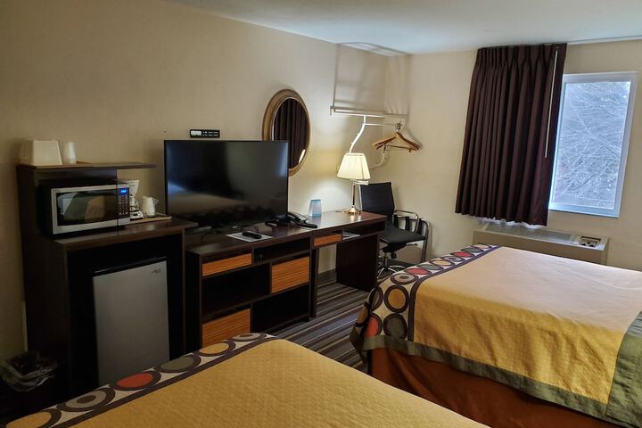 Room 25 of 46