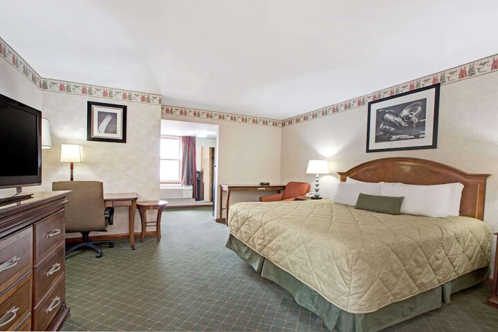 Room 6 of 26