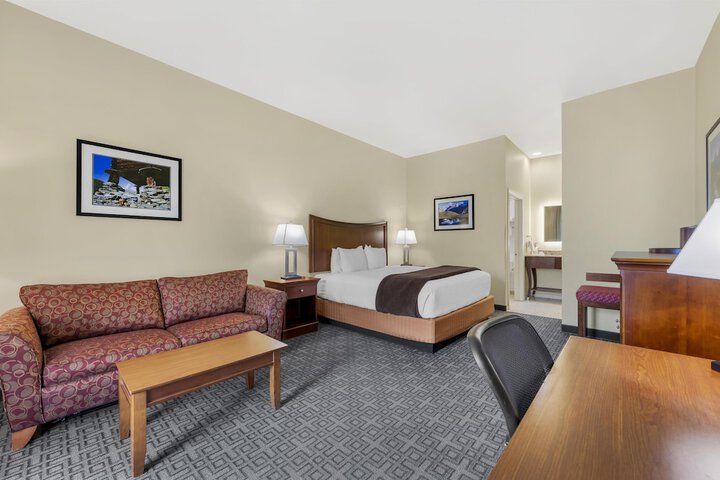 Best Western Plus Swiss Chalet Hotel & Suites