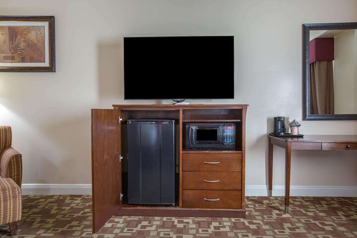 Room 27 of 40