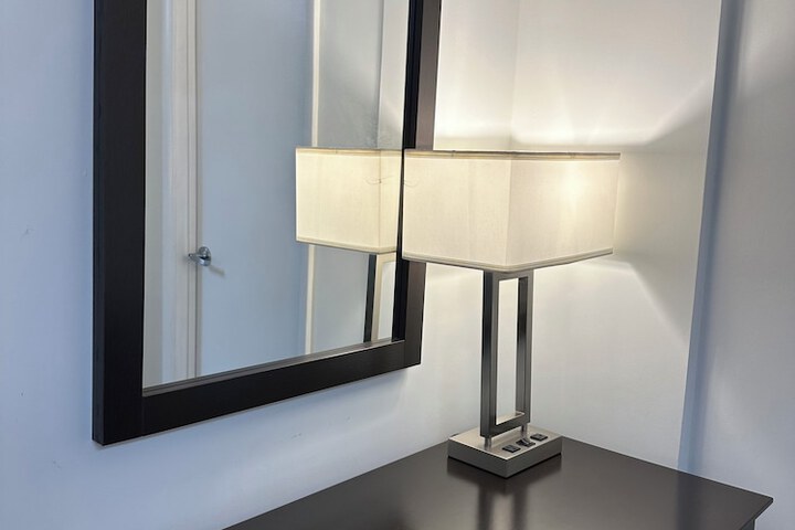 Room 27 of 65