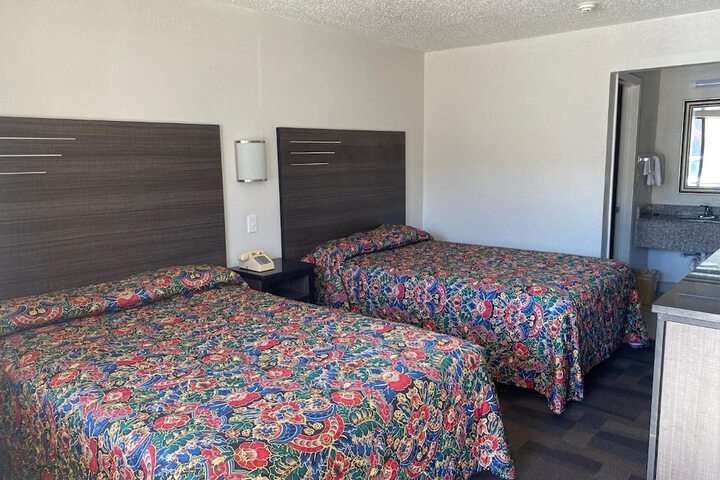 Room 10 of 12