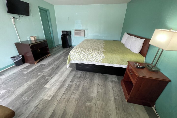 Room 4 of 13