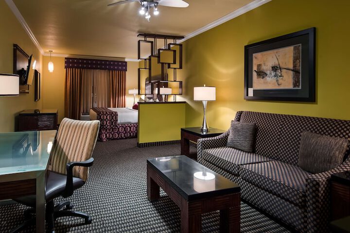Room 13 of 18