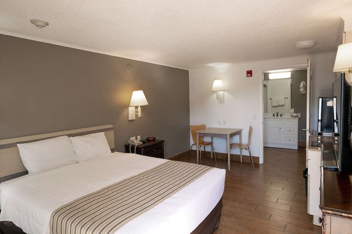 Room 12 of 23