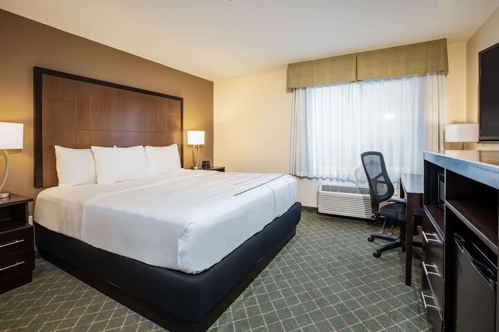 Room 52 of 65