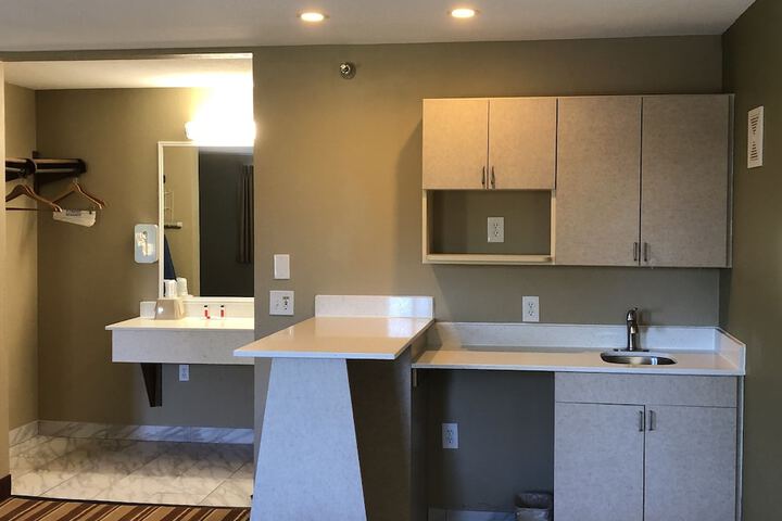 Super 8 by Wyndham S Jordan / Sandy/Slc Area