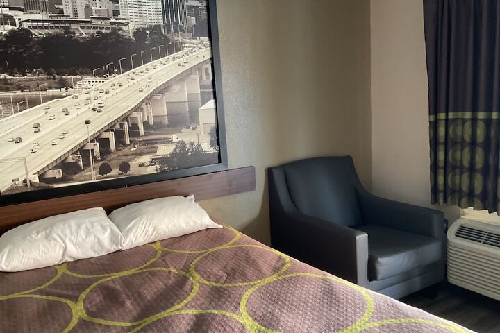 Super 8 by Wyndham Chattanooga / East Ridge