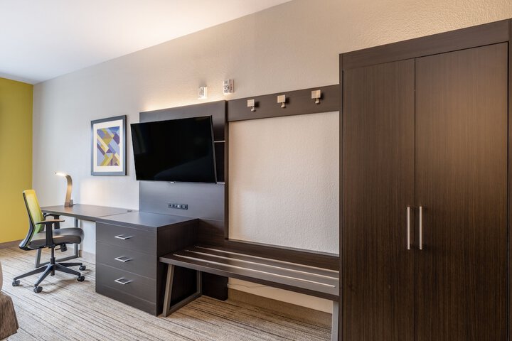 Holiday Inn Express Hotel & Suites BEAUMONT NW by IHG