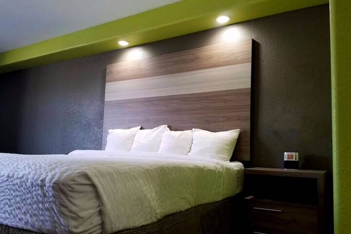Room 25 of 33