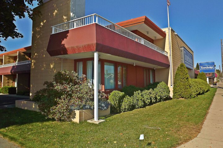 Hotel 8 of 32