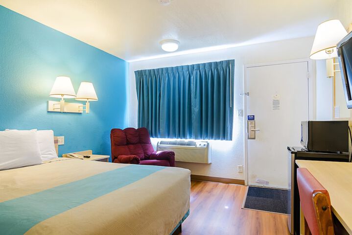 Room 15 of 33