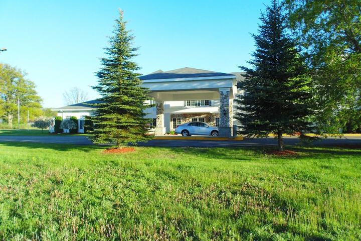 American Inn and Suites Houghton Lake